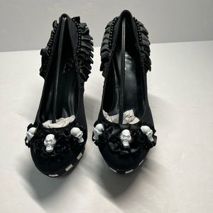 Ellie 4" Flower w/ Skull pump